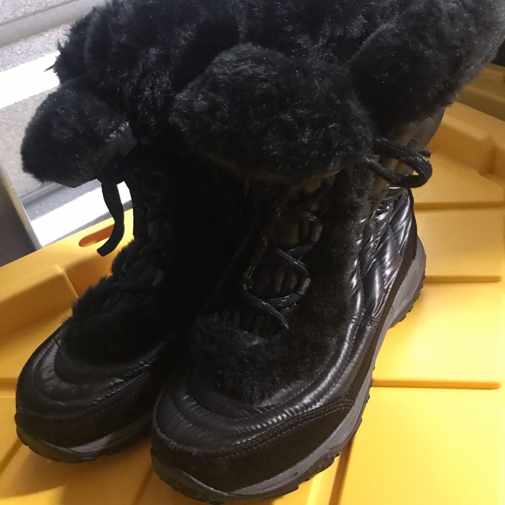 North Face Girls Sz 4 New Snow Boots Black